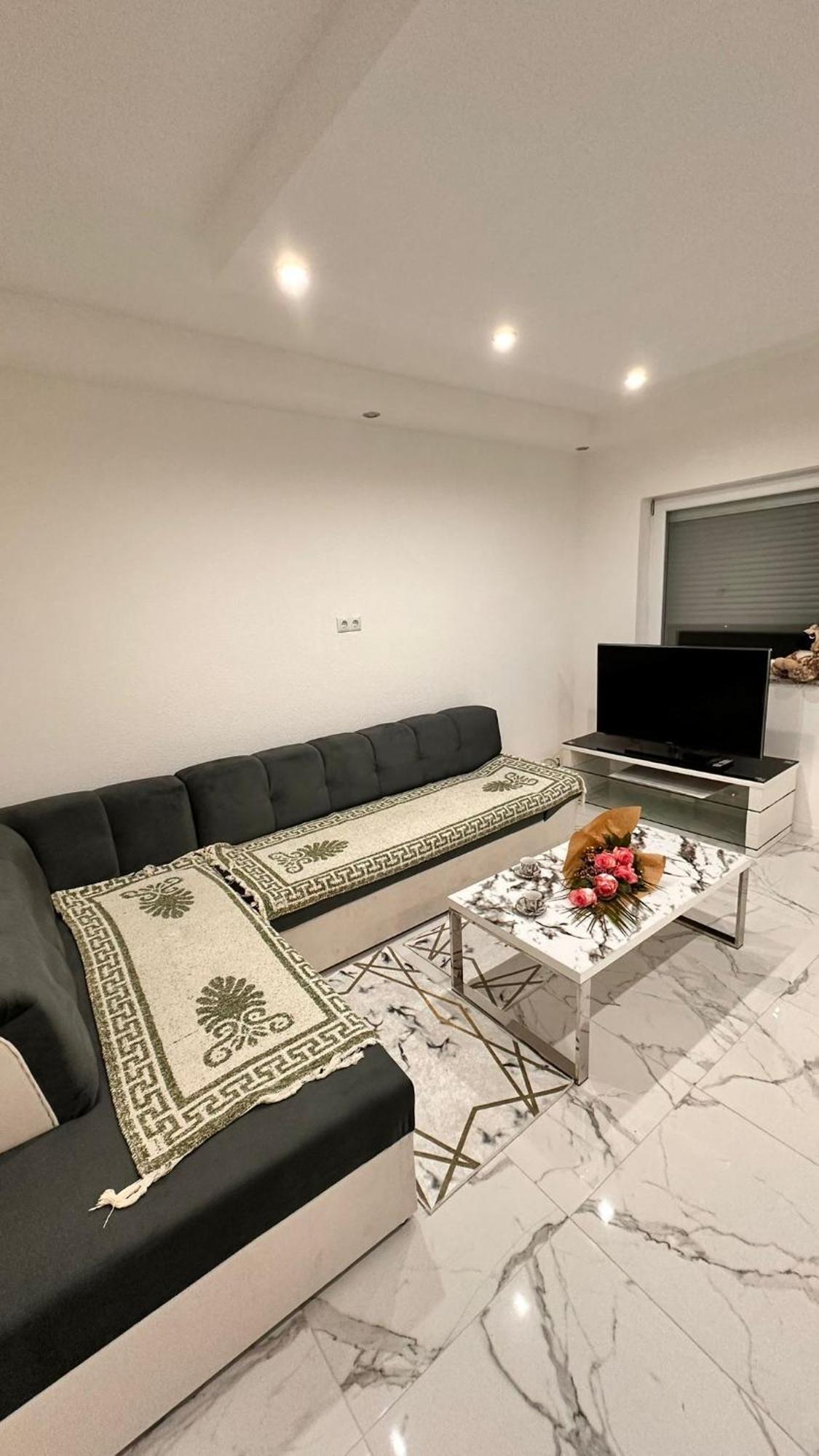 E&m Villa